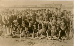Hastings, Group of Bathers 1920s - Flickr - seaside sally 2009